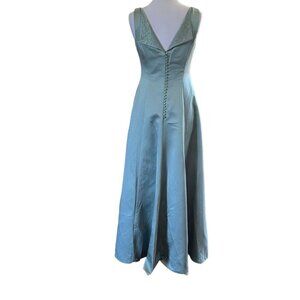 David's Bridal Bridesmaid Dress Size 10 Light Green Long Sleeveless Formal Prom